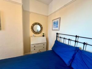 Convenient 4 Bed Homely Retreat in Wolverhampton