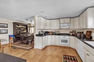Home Port - Spacious Retreat in Prime Location home