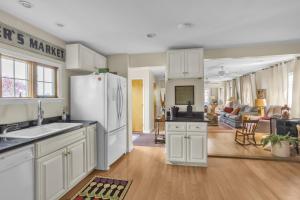 Home Port - Spacious Retreat in Prime Location home
