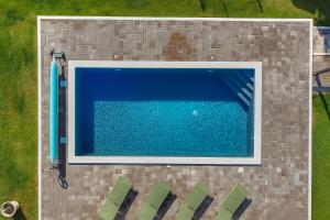 House Rose with Garden and Pool