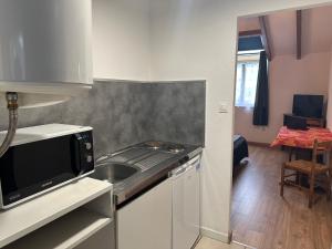 Hotel Porte de France - Self Check In by Homenhancement