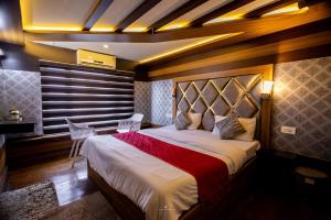 Whispering Waters Houseboat