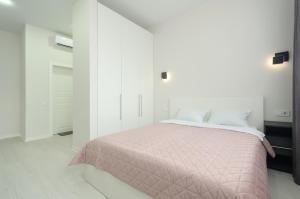 14-6 in RC Diplomat Hall, Zhylianska 59,Petrovdom Apartments