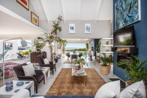 Villa Blau -Luxury Beachfront Villa in Grotto Bay Private Nature Reserve on the West Coast