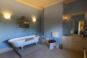 Belvoir Lodge - Sleeps 18 - Belvoir Castle