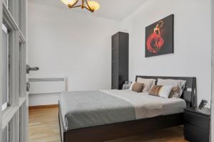 Central Charm by Victoriei