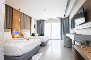 Titanic Beach - Families and Couples only