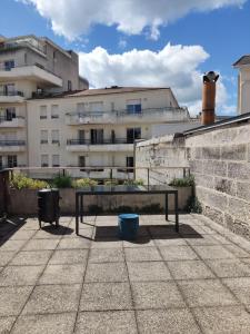 Terrasse plein ciel, 10 minutes gares et centre-ville, parking