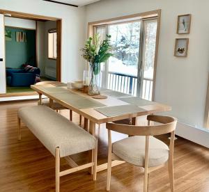 SHIKA HOUSE An ideal ski home in Rusutsu Village - 3 km from world class Rusutsu Ski Resort