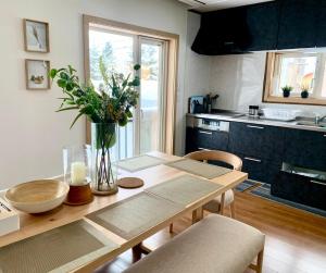 SHIKA HOUSE An ideal ski home in Rusutsu Village - 3 km from world class Rusutsu Ski Resort