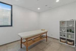 CasaLuxo New 2BR Pool View