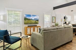 Secluded 3BR Cabin Lake Access & Resort Perks