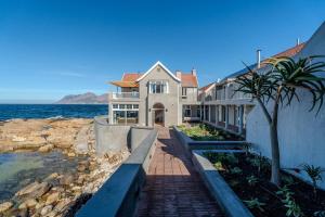 By The Sea Villa on Kalk Bays Ocean Edge
