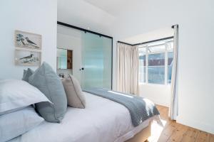 By The Sea Villa on Kalk Bays Ocean Edge