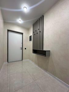 Квартира з вікнами на озеро