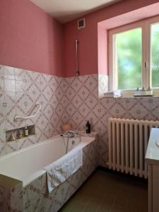 Maisons de vacances Maison de campagne avec jardin Chez nous : photos des chambres