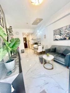 Apartment Sky House BSD - Family 2 BR Near Aeon Mall ICE BSD