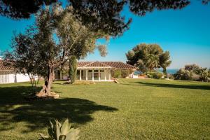 7,000 sqm Luxurious Villa with Panoramic Sea Views Multiple Gardens & Two Pools