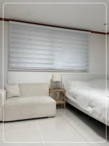 Quiet and spacious 1-bedroom apt in Gangnam