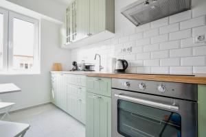 Scandinavian Charm - Central 1BD with Desk by Flat Manager