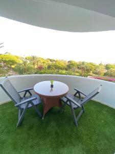 Marbella Beach View and Pool