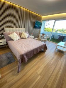 Marbella Beach View and Pool