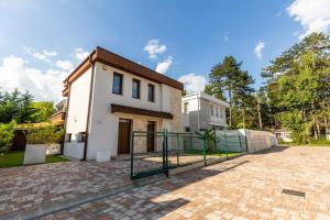 Balaton Breeze Pihenőház by BLTN