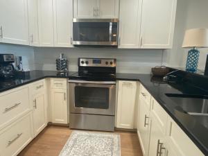 417 Seascape Villas, Beachfront! Stunning Views! Pool!