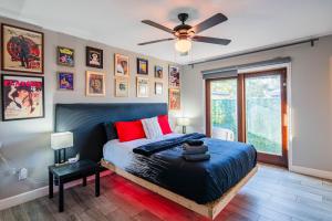 Minutes to Old Town & Stadium, Pool, Sauna, Gazebo, Hot Tub, Fire Pit, Sleeps 14