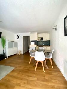 Appartements L oree du sable studio avec place de parking au coeur du triangle d Or : photos des chambres