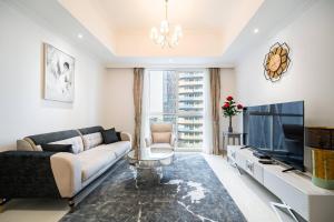Elegant Escapes - Homely 1B in Dunya Tower - 3hvězdičkové hotely ve městě Dubaj