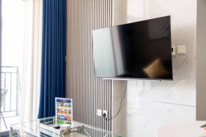 Elegant Escapes - Lavish 1B,Dubai Water Canal View