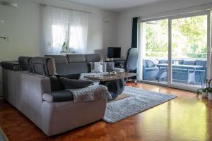 Holiday house with a swimming pool Zmijavci, Zagora - 24240