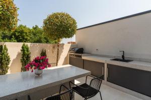 Villa Ventana with terrace and BBQ