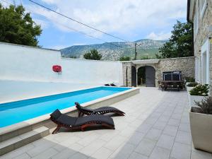 STONE HOUSE with pool
