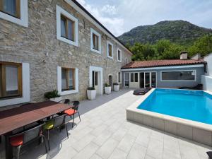 STONE HOUSE with pool