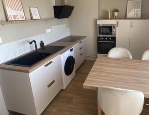 Appartements AMMG Tour Marina – Suites Signature | Vue Mer Panoramique, Jacuzzi & Design : photos des chambres