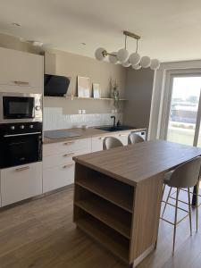 Appartements AMMG Tour Marina – Suites Signature | Vue Mer Panoramique, Jacuzzi & Design : photos des chambres