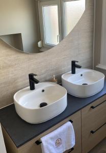 Appartements AMMG Tour Marina – Suites Signature | Vue Mer Panoramique, Jacuzzi & Design : photos des chambres