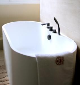 Appartements AMMG Tour Marina – Suites Signature | Vue Mer Panoramique, Jacuzzi & Design : photos des chambres