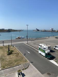 Appartements AMMG Tour Marina – Suites Signature | Vue Mer Panoramique, Jacuzzi & Design : photos des chambres