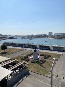 Appartements AMMG Tour Marina – Suites Signature | Vue Mer Panoramique, Jacuzzi & Design : photos des chambres