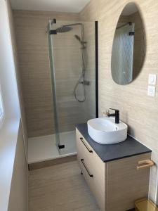 Appartements AMMG Tour Marina – Suites Signature | Vue Mer Panoramique, Jacuzzi & Design : photos des chambres