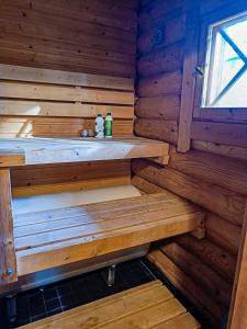 Cozy Log Cabin with Sauna and Wifi