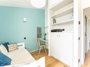 Maisons de vacances Maison de vacances avec jardin verdoyant a Loix - FR-1-835-25 : photos des chambres