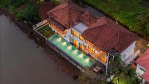Villa Fleuve 6-BHK Riverfront Hideaway With Infinity Pool & Bathtub