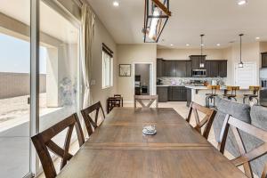 Mtn-View Home with Patio, 3 Mi to Colorado River!