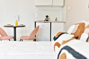 Petit studio équipée en banlieue Parisienne - II