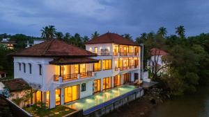 Villa Fleuve 6-BHK Riverfront Hideaway With Infinity Pool & Bathtub