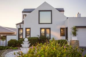 Villa Blau -Luxury Beachfront Villa in Grotto Bay Private Nature Reserve on the West Coast